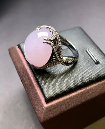 薰衣草翡翠卡博雄戒指–純銀