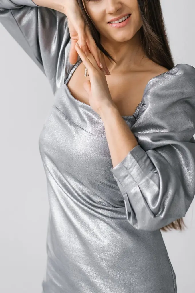 金屬感銀色荷葉邊襯衫