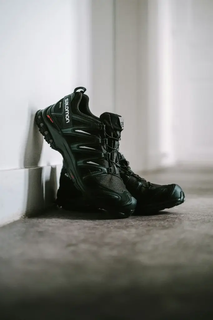 Lightweight Hiking Shoes with Grip Sole