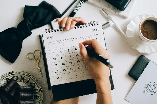 Desktop Flip Calendar – Minimalist Design